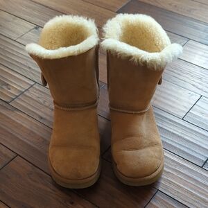 Uggs Bailey Button Chestnut Boots Size 8